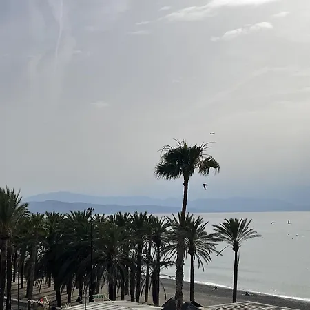 Moderno Piso Mirando Al Mar アパート トレモリノス