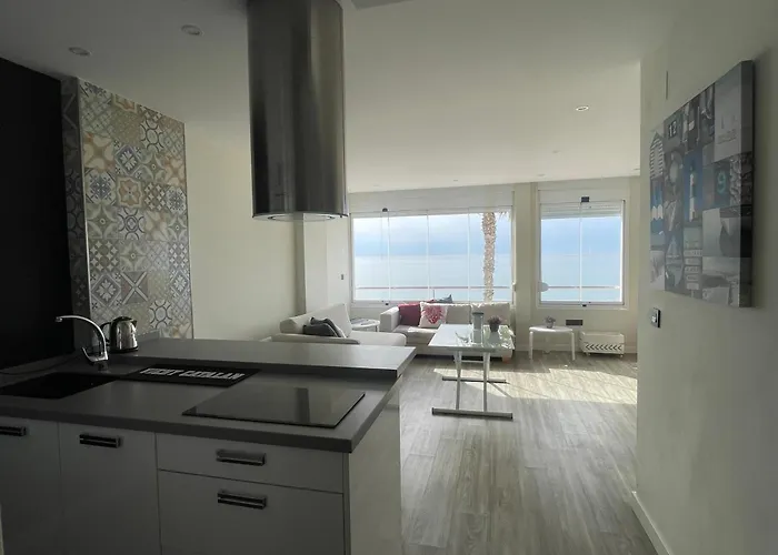 Moderno Piso Mirando Al Mar Appartement *