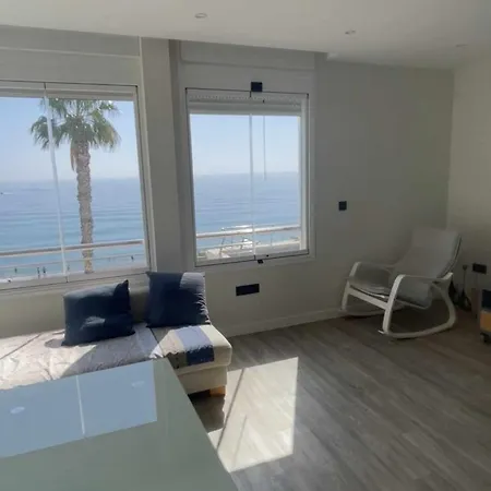 Moderno Piso Mirando Al Mar