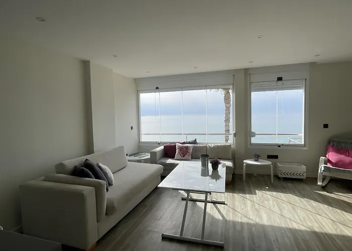 Moderno Piso Mirando Al Mar 아파트